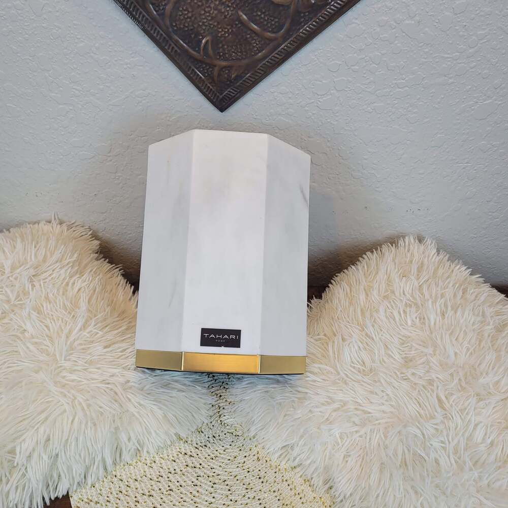 Tahari  Bathroom Decor